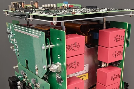 Bộ chuyển đổi DC/DC cách ly điện dịch với công suất đầu ra 250 kW, hiệu suất đạt 99,26% và mật độ công suất thể tích là 9 kW/l. Ảnh: Fraunhofer ISE