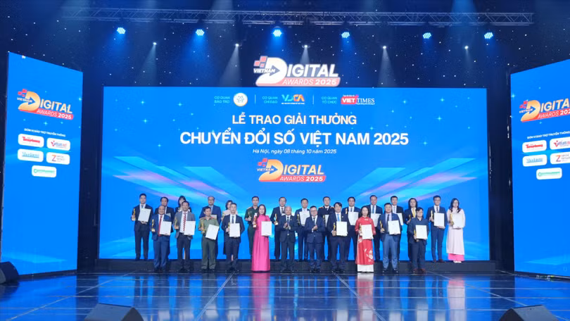 49 cơ quan, doanh nghiệp, đơn vị sự nghiệp xuất sắc và 3 cá nhân tiêu biểu đã được vinh danh tại Lễ trao giải VDA 2025.