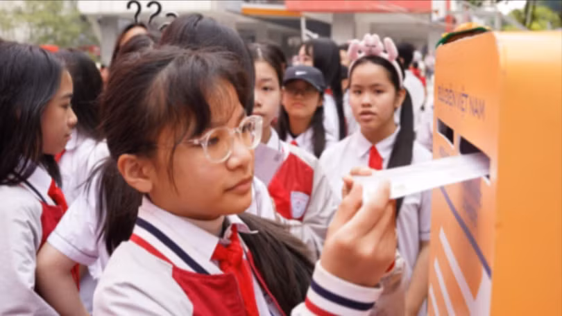 Các em học sinh trường THCS Chu Văn An (Hà Nội) hưởng ứng Cuộc thi Viết thư Quốc tế UPU lần thứ 55 (năm 2026).