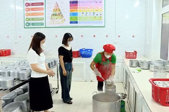 Các đối tượng trong đường dây giết mổ, tiêu thụ thịt lợn bệnh trên địa bàn TP Hà Nội. Ảnh: Công an Hà Nội