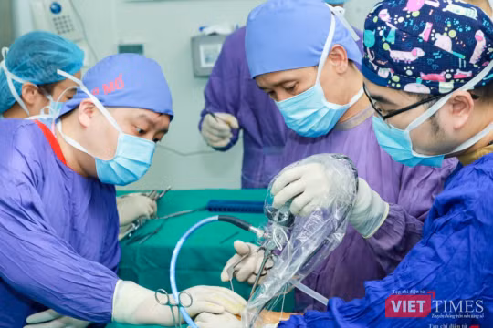 Đổi mới chính sách nhân lực để “giữ chân” bác sĩ giỏi ở bệnh viện công