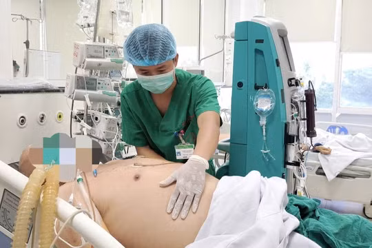 Vì sao sốt xuất huyết đặc biệt nguy hiểm với người bệnh nền?