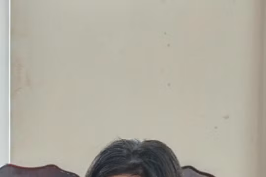 Con trai nói về việc mẹ già 82 tuổi bị nữ giúp việc bạo hành