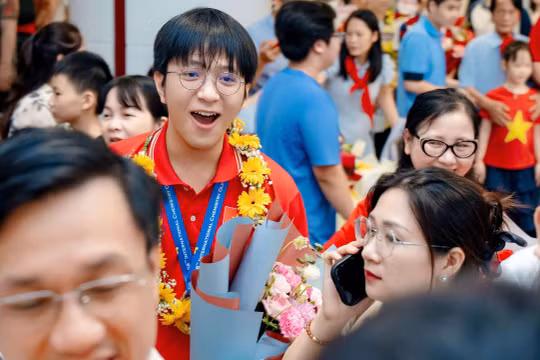 Cú đúp HCV Olympic Hóa học của cậu học trò lớn lên trong gia đình Y, Dược