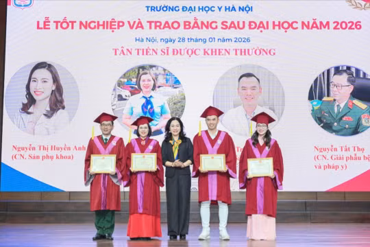 Đại học Y Hà Nội trao bằng cho 36 tiến sĩ