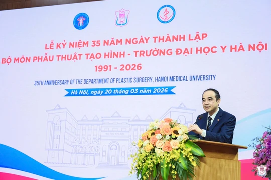 GS Nguyễn Hữu Tú đánh giá cao thành tựu của bộ môn Phẫu thuật tạo hình