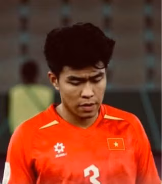 Lý Đức xin lỗi sau thất bại trước U23 Trung Quốc, nhận khích lệ từ CĐV và các "đàn anh"