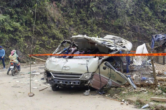 Công an xác định nguyên nhân lật ô tô chở đoàn thiện nguyện làm 9 người tử vong