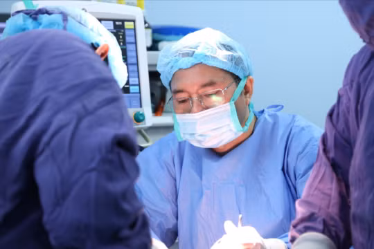 Thiếu niên 15 tuổi nát bàn tay trái vì pháo nổ, bác sĩ ra khuyến cáo