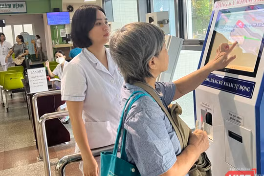 Chuyển đổi số ở BV Đức Giang làm thay đổi thủ tục tiếp nhận bệnh nhân đến khám bằng số hóa.