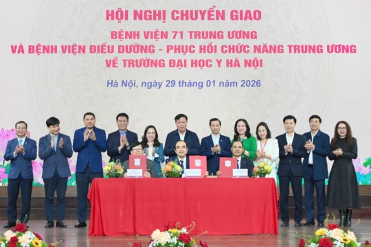 Trường Đại học Y Hà Nội tiếp nhận 2 bệnh viện Trung ương