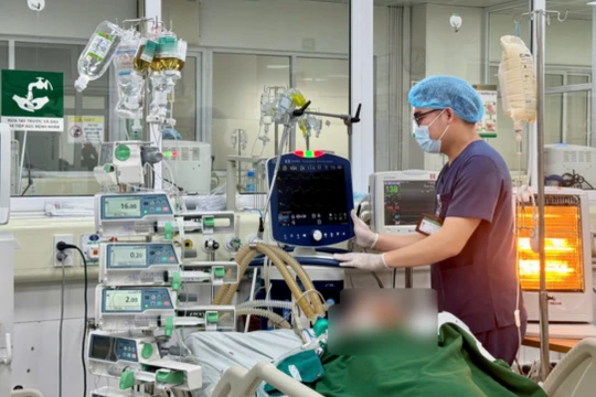 Uống hơn 1 lít rượu mỗi ngày, người đàn ông nguy kịch vì vỡ giãn tĩnh mạch thực quản