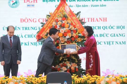 Phó Chủ tịch Quốc hội biểu dương bước đi công nghệ của Bệnh viện Đức Giang 