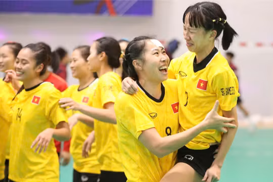 Cảm xúc vỡ òa khi tuyển bóng ném Việt Nam vô địch SEA Games 33