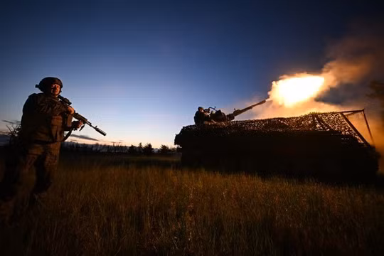 Binh sĩ Nga bắn pháo tự động hai nòng phòng không ZU-23. Ảnh: Sputnik.