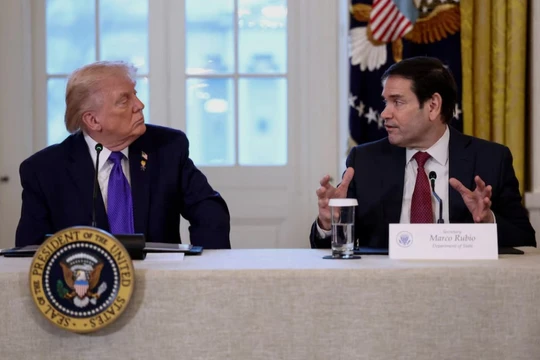 Tổng thống Mỹ Donald Trump và Ngoại trưởng Marco Rubio tham dự cuộc họp với các lãnh đạo ngành công nghiệp dầu mỏ tại Nhà Trắng ở Washington, D.C., Mỹ ngày 9/1. Ảnh: Reuters.