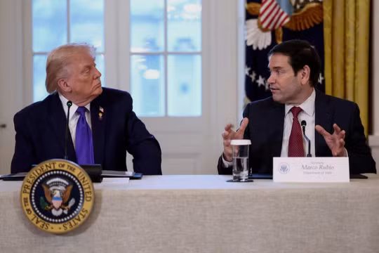Tổng thống Mỹ Donald Trump và Ngoại trưởng Marco Rubio tham dự cuộc họp với các lãnh đạo ngành công nghiệp dầu mỏ tại Nhà Trắng ở Washington, D.C., Mỹ ngày 9/1. Ảnh: Reuters.