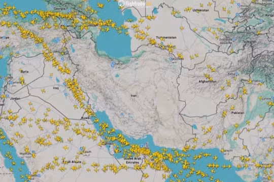 Hình ảnh hôm 15/1 cho thấy không phận trống trải của Iran trong thời gian tạm thời đóng cửa không phận nước này do lo ngại về khả năng xảy ra hành động quân sự giữa Mỹ và Iran. Ảnh: FlightRadar24.