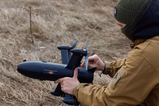 Máy bay không người lái đánh chặn P1-Sun nằm trong số những hệ thống cải tiến giá rẻ mà Ukraine đã phát triển để phòng thủ chống lại các cuộc tấn công bằng máy bay không người lái của Nga. Ảnh: Reuters.