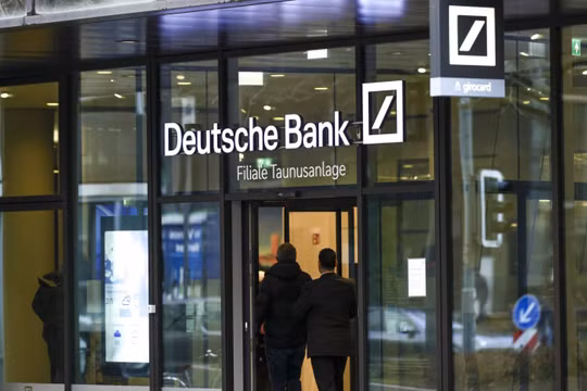 Văn phòng của Deutsche Bank tại Frankfurt, Đức hôm 28/1. Ảnh: EPA.