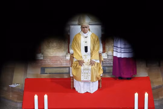 Đức Giáo hoàng Leo XIV cử hành Thánh lễ tại Vương cung thánh đường Thánh Augustine ở Annaba, Algeria, ngày 14/4. Ảnh: Reuters.