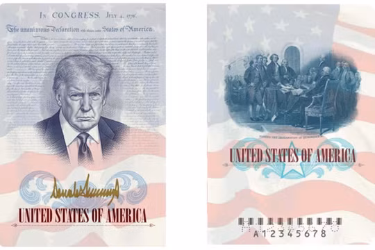 Một tấm hộ chiếu Mỹ có ảnh Tổng thống Donald Trump ở mặt trong. Ảnh: Bộ Ngoại giao Mỹ.