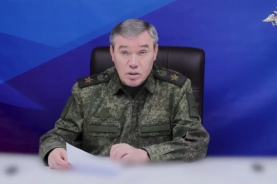 Tướng Valery Gerasimov của Nga trong cuộc họp với các chỉ huy Nhóm Trung tâm. Video do Bộ Quốc phòng công bố ngày 15/1. Ảnh: BQP Nga.