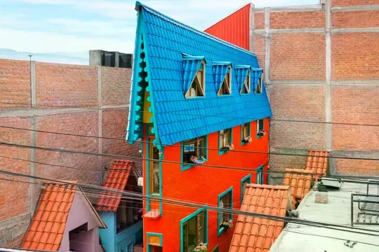 Ngôi nhà có chiều rộng nhỏ nhất thế giới ở Peru. Ảnh: OC.