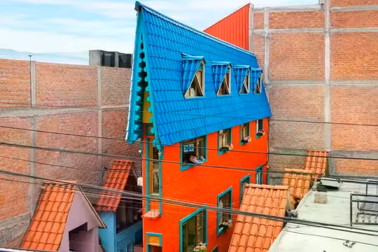 Ngôi nhà có chiều rộng nhỏ nhất thế giới ở Peru. Ảnh: OC.