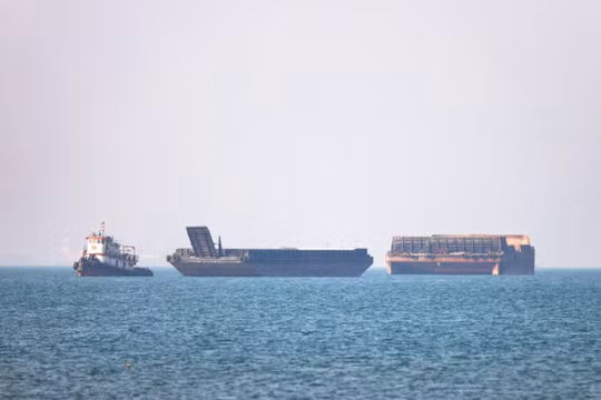Các tàu thuyền ở eo biển Hormuz gần Bandar Abbas, Iran ngày 4/5. Ảnh: Reuters.