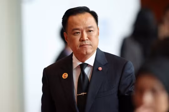 Thủ tướng Thái Lan Anutin Charnvirakul theo dõi diễn biến tại Hội nghị thượng đỉnh ASEAN lần thứ 47 và các hội nghị liên quan ở Kuala Lumpur, Malaysia, ngày 26/10. Ảnh: Reuters.