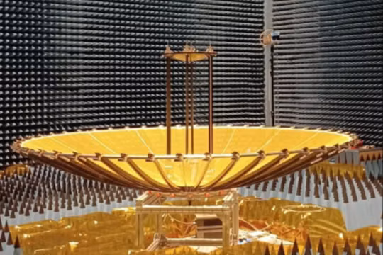 Với ăng-ten rộng 3 mét được gắn kèm, CarbSAR có khả năng chụp ảnh bề mặt Trái Đất với độ phân giải lên tới 50 cm. Ảnh: PM.