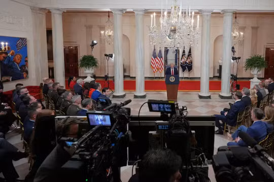 Tổng thống Mỹ Donald Trump có bài phát biểu trước toàn quốc về cuộc chiến tranh với Iran tại Nhà Trắng ở Washington, D.C., Mỹ ngày 1/4. Ảnh: Reuters.