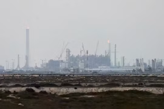 Các cơ sở sản xuất khí tự nhiên hóa lỏng của tập đoàn QatarEnergy tại Khu công nghiệp Ras Laffan. Ảnh: Reuters.