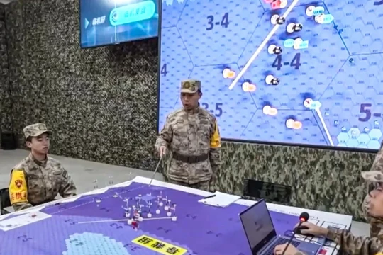 Diễn tập chiến tranh mô phỏng cuộc chạm trán giữa các phi cơ chiến đấu đa năng của Trung Quốc và Pháp. Ảnh: CCTV.