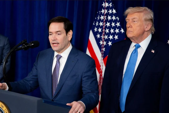 Ngoại trưởng Mỹ Marco Rubio phát biểu trong một cuộc họp báo hôm 3/1 trước sự chứng kiến ​​của Tổng thống Donald Trump tại Câu lạc bộ Mar-a-Lago ở Palm Beach, Florida. Ảnh: Shutterstock.