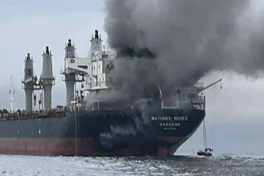 Ngày 11/3, một tàu chở hàng của Thái Lan đang di chuyển qua eo biển Hormuz đã bị tấn công. Ảnh: IE.