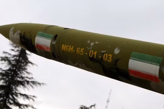 Một tên lửa của được trưng bày ở Tehran, Iran ngày 26/3. Ảnh: Getty.