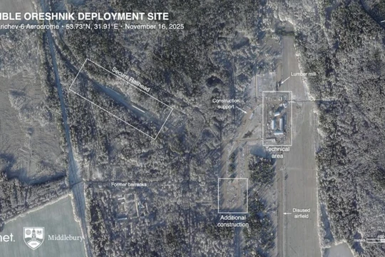 Hình ảnh vệ tinh từ Planet Labs chụp ngày 16/11 cho thấy vị trí mà các nhà nghiên cứu Mỹ tin rằng Nga có khả năng đang triển khai tên lửa hành trình siêu thanh Oreshnik mang đầu đạn hạt nhân mới của mình tại căn cứ không quân Krichev bỏ hoang ở phía đông Belarus. Ảnh: Reuters.