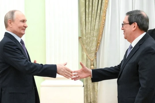 Tổng thống Nga Vladimir Putin gặp gỡ Ngoại trưởng Cuba Bruno Rodriguez Parrilla tại Điện Kremlin hôm 18/2. Ảnh: Sputnik.