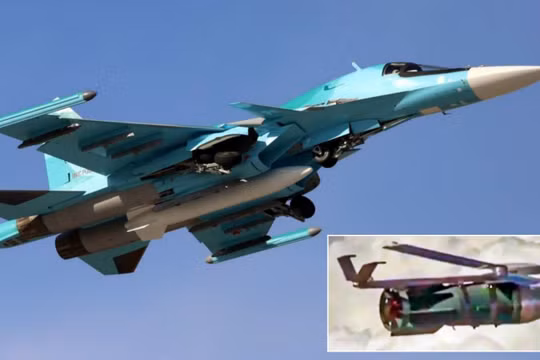 Máy bay Su-34 và bom lượn FAB-3000 đang bay. Ảnh: MW.