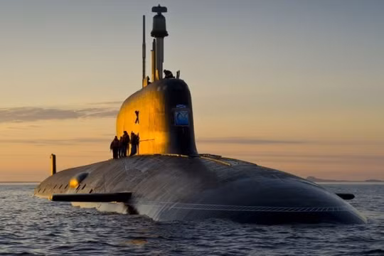Tàu ngầm tấn công chạy bằng năng lượng hạt nhân lớp Yasen-M của Hải quân Nga. Ảnh: MW.