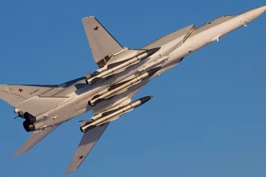 Máy bay ném bom Tu-22M3 được trang bị tên lửa Kh-22. Ảnh: MW.