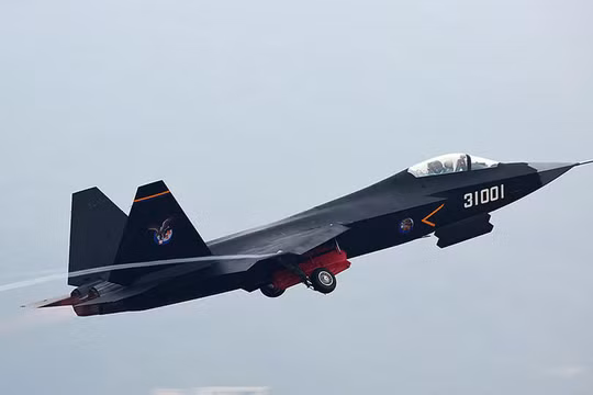 Chiến đấu cơ tàng hình, đa năng J-35 của Trung Quốc. Ảnh: IE.
