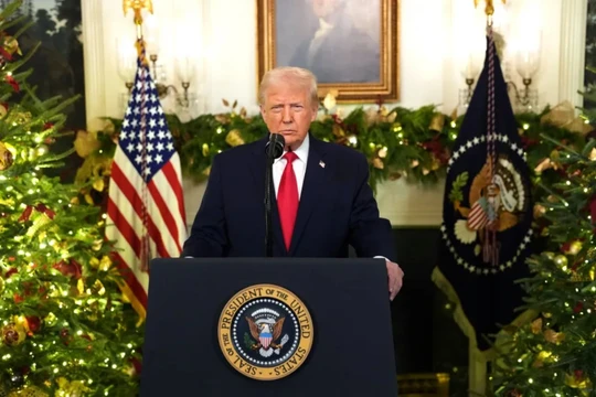 Tổng thống Mỹ Donald Trump phát biểu trước toàn quốc từ Nhà Trắng ở Washington, D.C., ngày 17/12. Ảnh: AFP.