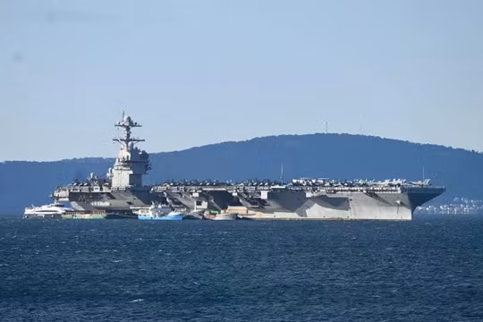 Tàu sân bay USS Gerald R Ford neo đậu tại Split, Croatia ngày 29/3. Ảnh: EPA.