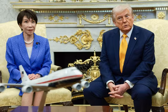Tổng thống Mỹ Donald Trump gặp Thủ tướng Nhật Bản Sanae Takaichi hôm 19/3. Ảnh: Reuters.