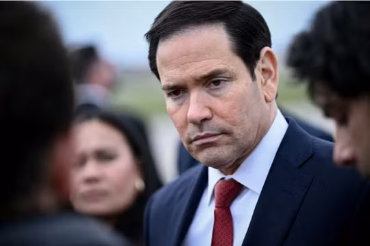Ngoại trưởng Mỹ Marco Rubio phát biểu trước báo chí trước khi khởi hành sau cuộc họp Ngoại trưởng G7 với các nước đối tác tại sân bay Bourget ở Le Bourget, ngoại ô Paris, Pháp ngày 27/3. Ảnh: Reuters.