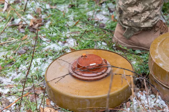 Mìn lỗi của Ukraine được cho là có thể phát nổ trên tay binh sĩ, đe dọa trực tiếp tính mạng quân nhân. Ảnh minh họa: Getty.