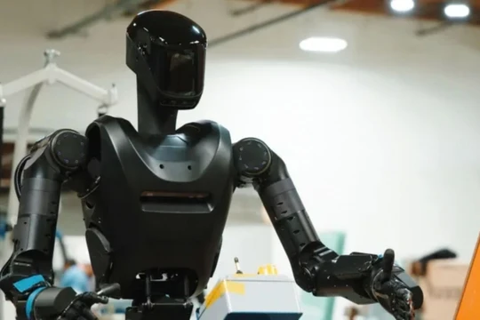 Robot hình người Phantom Mk-I hiện đang được thử nghiệm tại các nhà máy và xưởng đóng tàu ở nhiều nơi. Ảnh: IE.